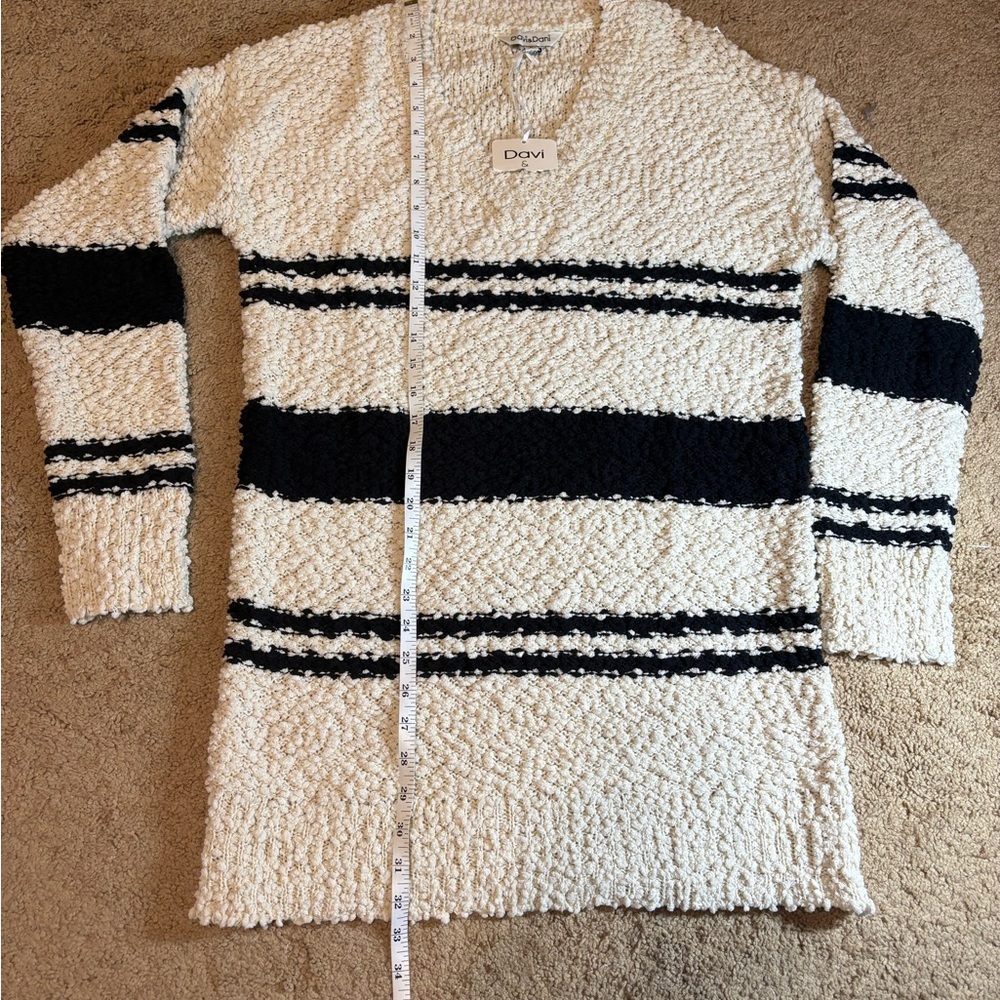 Women's Black‎ and White Striped Sweater - Picture 6 of 6